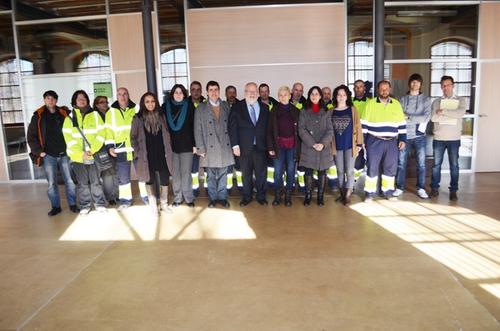 Les 20 persones aturades de Martorell contractades a través del Pla d’Ocupació Treball i Formació signen el seu contracte de treball