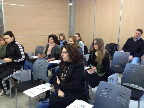 Emprenedors/res reben nocions de màrqueting per engegar els seus negocis