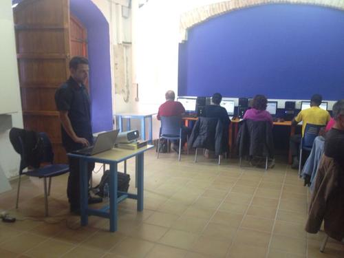 Promoció Econòmica engega els nous cursos per a persones en atur amb una formació bàsica per utilitzar internet