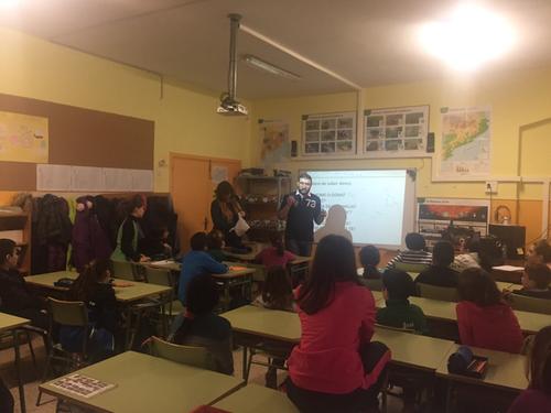 Les cooperatives escolars de Martorell reben nocions de com realitzar un estudi de mercat per als seus productes