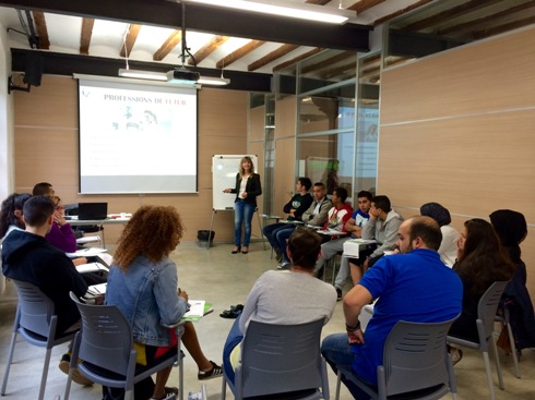 Promoció Econòmica orienta als joves en la recerca de feina