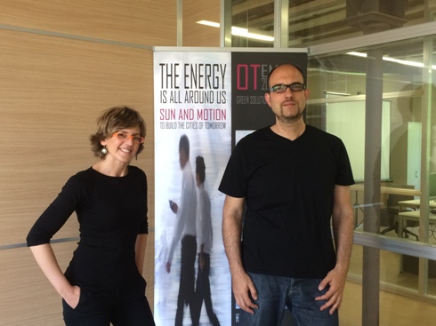 Amb trepitjada enèrgica