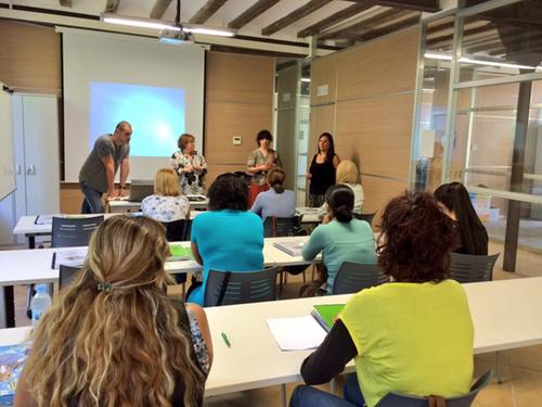 Participants del programa Ocupa’t-3 Dones es formen per treballar de caixera i reposadora