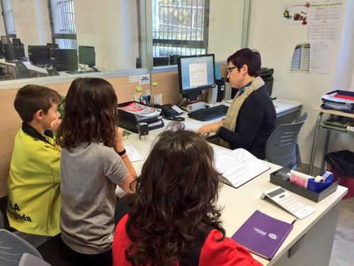 Les cooperatives escolars de Martorell visiten el Centre de Promoció Econòmica per sol·licitar el NIF i conèixer als seus padrins