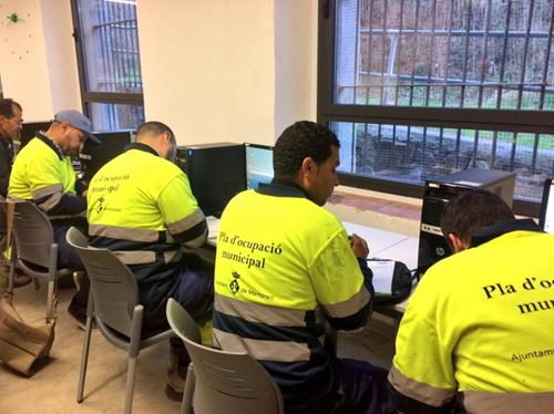 Participants en el pla d’ocupació Treball i Formació Pirmi es formen en competències digitals i lingüístiques al Molí Empresa