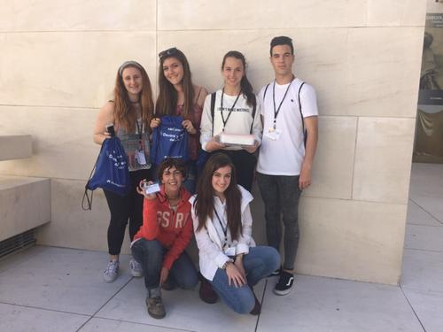 Alumnes de La Mercè presenten una carmanyola que escalfa al campus de La Caixa
