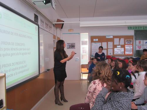 Les cooperatives escolars de Martorell reben nocions de com realitzar un estudi de mercat pels seus productes