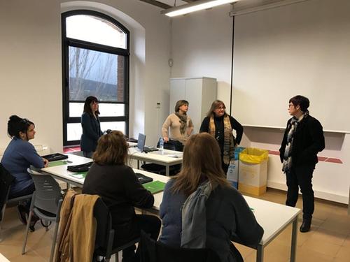 Neteja de superficies i mobiliari en edificis i locals