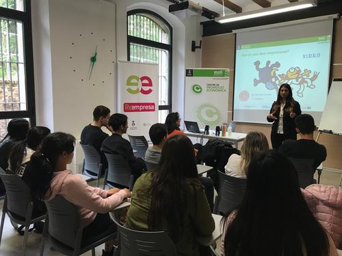Alumnes del PFI-PTT participen d’una sessió de sensibilització a l’emprenedoria al Molí Empresa