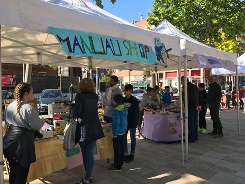 Les cooperatives escolars de Martorell culminen el seu projecte amb la venda dels seus productes al mercat