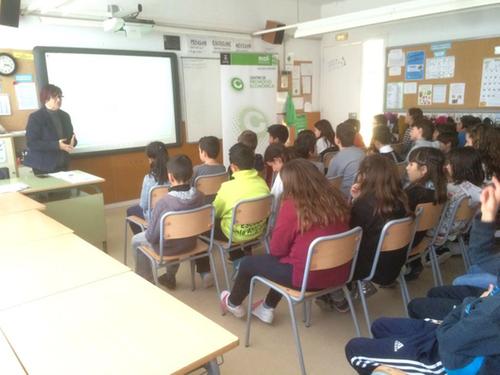 Els alumnes cooperativistes de l’escola Lola Anglada reben nocions de finançament