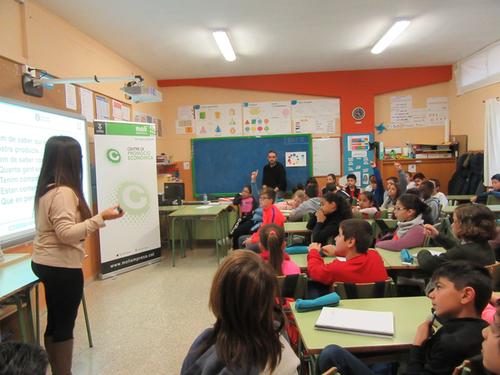 Les cooperatives de les escoles José Echegaray i Lola Anglada de Martorell aprenen a realitzar un estudi de mercat