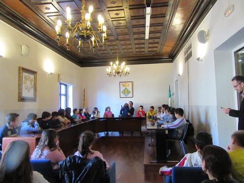 Els cooperativistes del projecte CUEME visiten l’Ajuntament i anuncien els seus productes a Ràdio Martorell