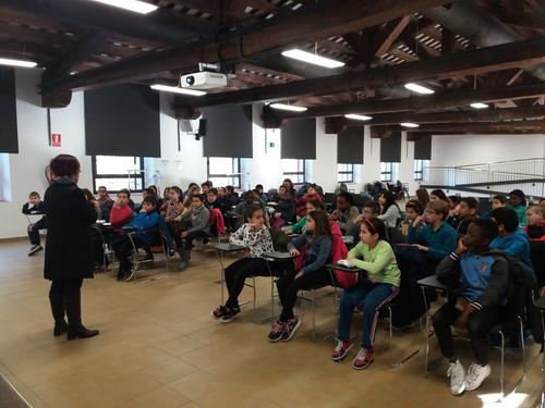 Els alumnes participants en Cultura Emprenedora a l’escola ja han constituït les seves cooperatives i treballen en els logotips