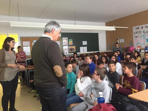 Les cooperatives de les escoles José Echegaray i Lola Anglada de Martorell reben nocions per realitzar l’estudi de mercat pels seus productes
