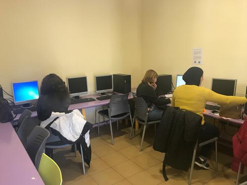 Càritas forma alumnes en competències TIC per a la recerca de feina al Centre de Promoció Econòmica