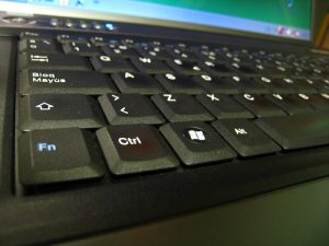 Les persones amb dificultats per fer tràmits electrònics poden delegar en un representant