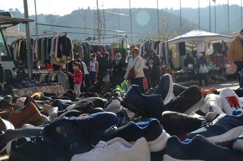 Dissabte tornen les parades de productes no essencials al mercat de Buenos Aires