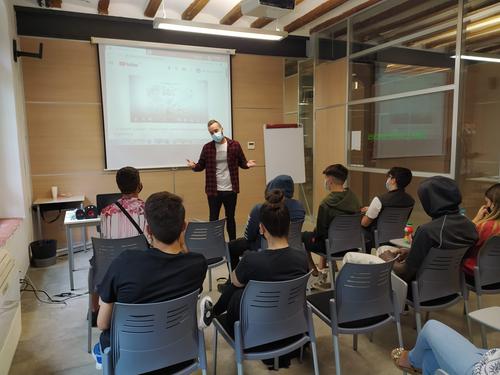 Alumnes del PFI-PTT Aux. Vendes oficina i Atenció públic participen d’una sessió de sensibilització a l’emprenedoria al Molí Empresa