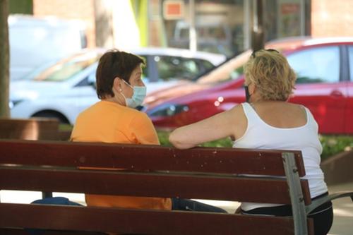 Es limita tota activitat fins a les 0.30h i les trobades fins a 10 persones