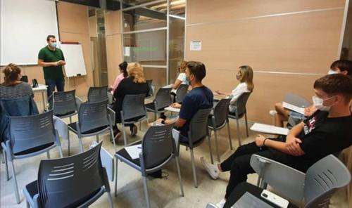 S’incorporen cinc Joves en Pràctiques’ a diferents departaments municipals