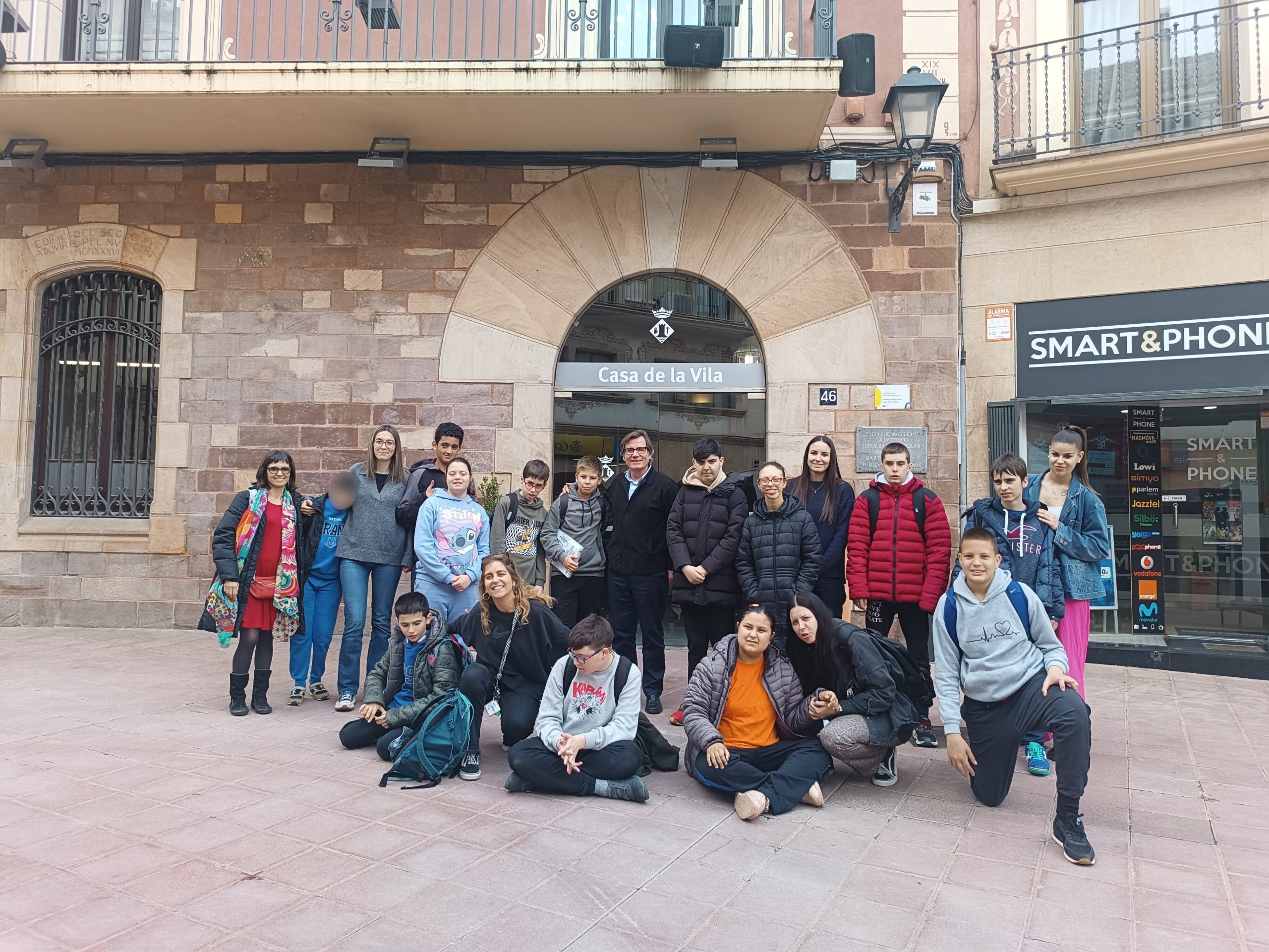 Els alumnes de l’escola C.E.E. El Pontarró presenten la seva cooperativa a l’Ajuntament de Martorell i obtenen el permís pel mercat CUEME