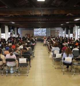 Clou el programa CUEME amb el lliurament de diplomes i de part dels beneficis a entitats socials